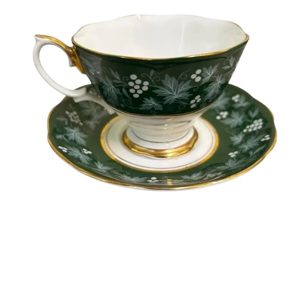 Vintage Royal Albert Chateau Series Lyons Tea Cup and Saucer - Picture 3 of 6